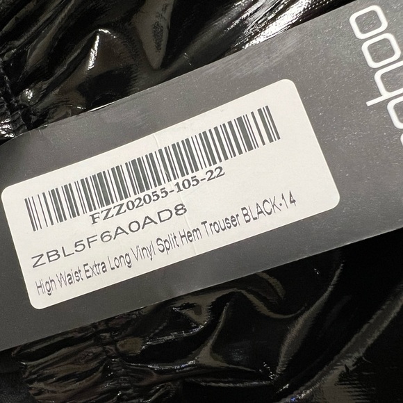 NWT Boohoo HIGH WAIST EXTRA LONG VINYL PVC SPLIT HEM PANTS - Picture 7 of 8